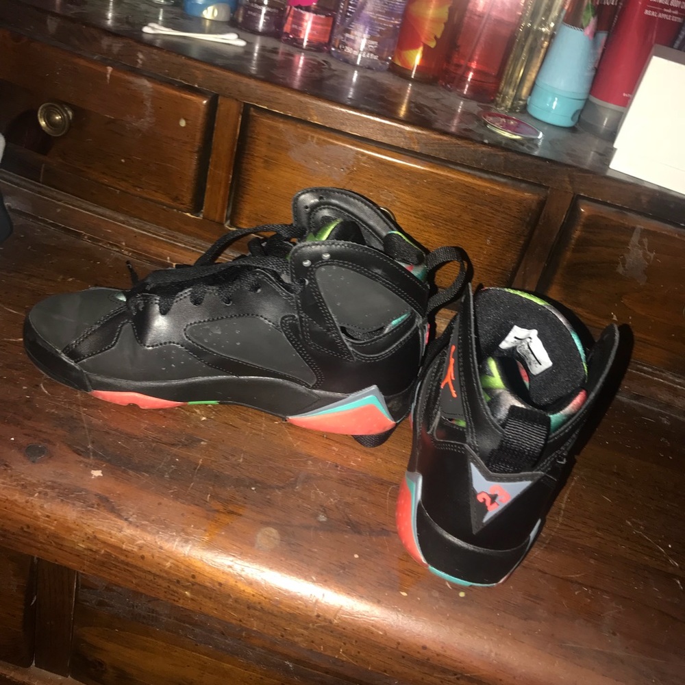 Retro 7s - Picture 2 of 4